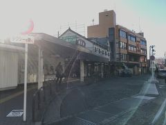鎌倉駅から観光を開始します。
まずは、バスに乗って報国寺へ。