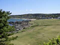 また天然の芝生も広がり、大変風光明媚なところとして、多くの文人墨客に愛された土地でもあります。
鳥瞰図で有名な吉田初三郎氏が別荘を構え、小説家・司馬遼太郎氏も「宇宙人が来たら真っ先にここを紹介する（意訳）」とおっしゃった程です。