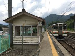 そして上越線に乗り換え、一路上牧駅へ。次に行く時はロングシートの211じゃなくて「SL列車」で行きたいところですが…でも予約状況を見る限り、かなり混んでいるみたいで「密」の危険が…