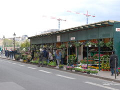 シテ島の花市。