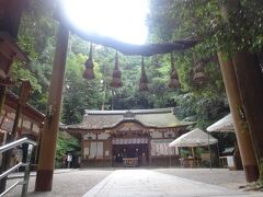 三輪山登拝の入り口がある狭井神社