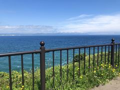 短い小旅行なので遠出するのもなんだかもったいなくて（北海道広すぎるし～）、結局函館市内をぐるぐると。有名な立待岬に行ってみました。途中、石川啄木のお墓もありました。ここは空も海も青い！！