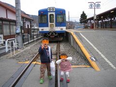 富士急行の電車前でパシャリ。