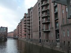 　運河沿いに残る１９世紀のレンガ造りの建物が連なる世界最大の倉庫街。２０１５年にドイツで４０番目の世界遺産に登録されました。