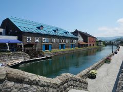 朝の小樽運河、夜とは違う清々しい美しさがある。
小樽が人気の観光地なのが分かります。
今は人も少なく観光客には快適です、コロナ禍だからこそ見られる景色もあります。