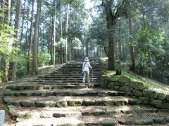 3日目です。

朝から安土城。

一番好きなお城です。
山登りなのでそれなりの格好で。