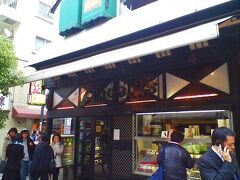 仲見世通りをそこそこに、喫茶店アンヂェラスにやって来ました。
昭和21年創業の老舗で、手塚治虫や池波正太郎も常連だったとか。
2019年3月に閉店してしまったのが惜しまれます。