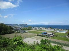 高馬力のエンジンを震わせて大坂峠を越えた特急「うずしお12号」は、香川県に入ります。
この日の天候は快晴、香川県の引田や三本松のあたりでは美しい瀬戸内海を拝むことができました。
