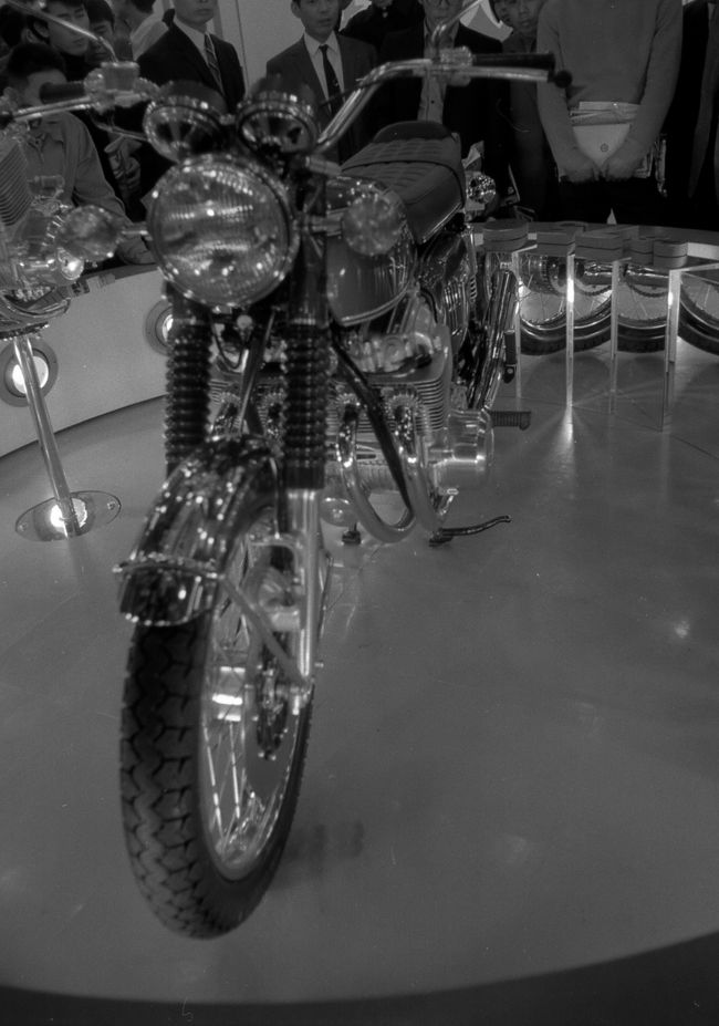 ホンダ　CB750F<br /><br />排気量750ccの大型バイクで、排気量から通称ナナハンと呼ばれた。