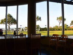もう一つの朝食会場は、こちらの和食レストラン　神着（カヌチャ）。和食の沖縄らしい朝食で、あっさり食べられます。レストランからの眺めも良いです。フロント棟にあります。