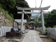 朝６時半に自宅を出発、８時前に筑波山神社に到着しました。

駐車場から歩いて最初の鳥居です。