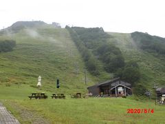 最初のロープウェイを降りました。
地上とは気温差５~７度ほど
山の上は紫外線が多いので、帽子、日焼け止めは必須です。
それでも日焼けしてしましました！