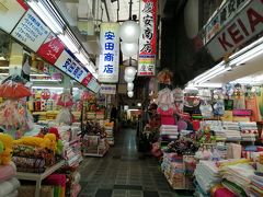 鶴橋は結婚1周年の旅行以来だから、なんと30年ぶり！
あの頃は2人とも20代だったね・・(しみじみ)

今は行けなくなってしまった韓国の店がぎっしり続く、鶴橋商店街。
ここで韓国料理を食べてもよかったねー