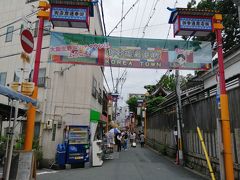 鶴橋商店街から南に少し歩いて、生野のコリアタウンへ。
若い女の子がいっぱい！
駅からの道中にあった韓流スターの店が混雑していたから、それ目当て？