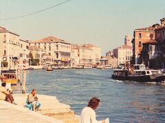 これはヴェネツィア・サンタルチア駅の前からだ。映画「旅情」で後ずさりしながら海に落ちるシーンで使われたところ。