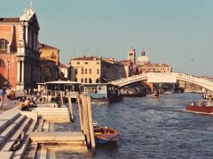 ヴェネツィア・サンタルチア駅前から撮影。スカルツィ橋が前に見える。