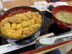 さっそくウニ丼を食べにノシャップ岬まで移動。
稚内空港からは車で30分ほど。お店は有名な樺太食堂。
うにだけうに丼 4,950円！！！
値段もビックリですが、今まで食べたウニの中で一番美味しかったです。遥々来た甲斐がありました。