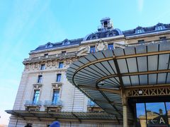 オルセー駅は、パリの終着点の駅だそうで、中には駅舎にあるような大時計があったり、かつての駅舎を彷彿とさせる面白い建物です。