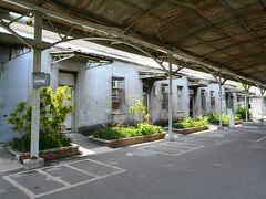 軽軌哈瑪星駅はかつての旧高雄駅/高雄港駅のプラットホームであり、かつての駅舎は旧打狗駅故事館となっている。