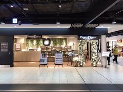 暑いので地下へと退避

ここでお茶するぞ、ナハナハ