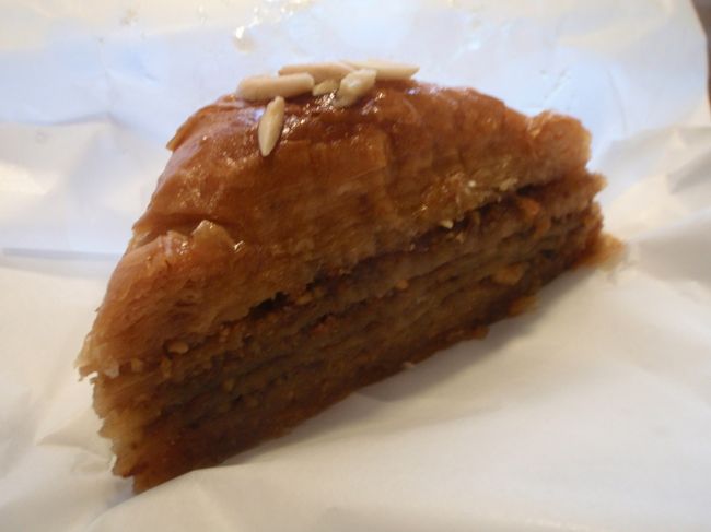 これはツアーではなく個人で、ギリシャカフェで買ったバクラバ。バクラバはもともとこういうものだろうけど、私が食べたかったギリシャのハチミツスイーツはこれではなかったー。