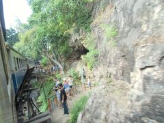 ここがクラサエ洞窟ですかね。このあたりの遊歩道を歩いて列車が走っていくのを眺めるのも面白そう。まあ、列車本数少ないから、なかなか難しいですけど。