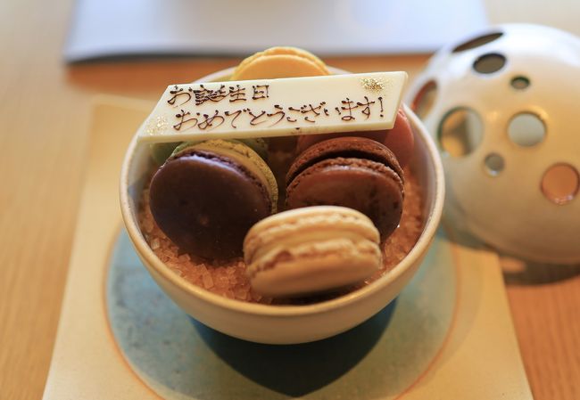 私の誕生日のお祝いに、ピエール・エルメのマカロンのプレゼントが！<br /><br />甘くて美味しい。