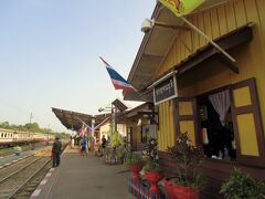 カンチャナブリー駅にて下車しました。