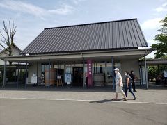 魚介を堪能した後は発酵の里こうざきって言う道の駅に立ち寄り、
私とお姉ちゃんだけが発酵食品や新鮮野菜にヒーハーして買いまくり。