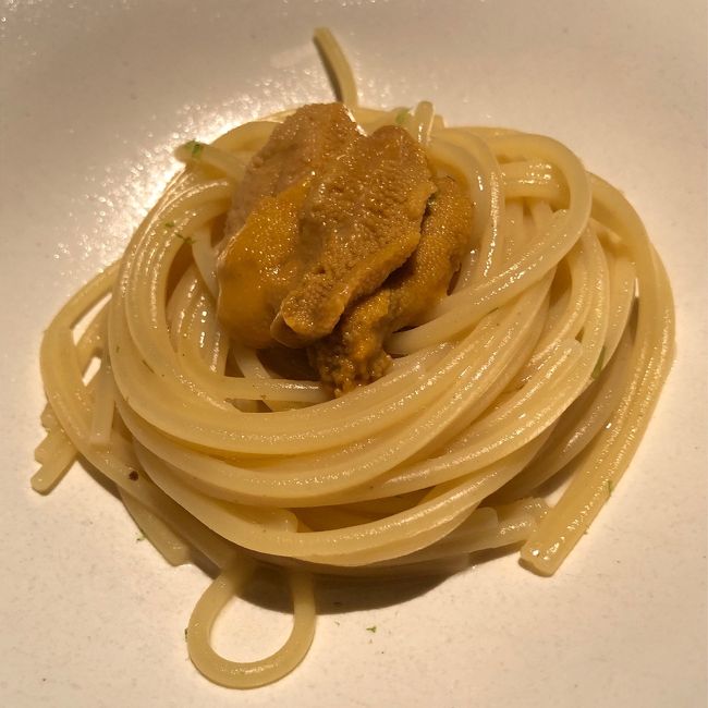 ウニのパスタ<br /><br />海藻のバターが美味しい。