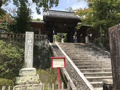 日枝神社（歩１分）→修禅寺
修善寺かと思っていたらこちらは修「禅」寺なんですね。
激暑のなか階段…