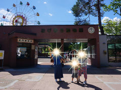 11時前にチェックアウトしたあと、
おびひろ動物園へ。