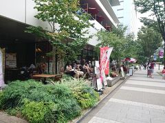 東京・立川市『コトブキヤビル』

こちらは以前からあります。2階の【Adam's awesome PIE
（アダムスオーサムパイ）】は相変わらず行列ができています。

こちらの建物の前にオープンしたのが・・・