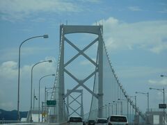 徳島県から、「大鳴門橋」を渡って、
淡路島へと向かいます。