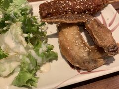 で。甘いものを食べたら今度はしょっぱいものが食べたい！と言う話になる。笑

やはり駅地下のうまいもん通りで名古屋飯が食べたいとなり・・・

名古屋コーチンの親子丼を食べに出かけて見つけた名古屋セット
八角が効いていて美味しかった手羽先と味噌カツ・・・