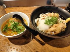 京都駅到着
在来線4・5番線ホームにある、「麺家 京都 下がも」で、朝ご飯。
鶏天うどんと、鶏天カレーにした。
うどんは、コシはイマイチだが、ダシがきいたつゆがおいしかった。
カレーは、そば屋のカレー。