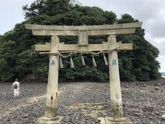 引潮の時の道
とりあえず鳥井がありますが...