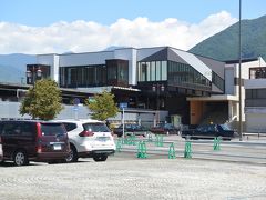 塩山駅に到着。
もっと年季の入った駅舎を想像してたのですが、
予想外に新しい建物で驚き
