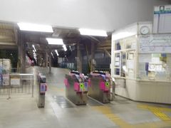 南海の難波駅と同じく大阪市内にある頭端式ホームの終着駅に到着です。2両編成で私の乗っている車両には私一人だけでした。
高野線の起点駅でもあるのに、難波駅とは大違いの、大都会にある秘境路線でした。

ちなみにコレでも阪神なんば線が出来てから乗り換えの乗客が急増してるそうで、
私もこの後、阪神なんば線に乗り換えました。