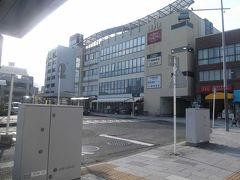 時間があったので，駅の南東の平塚三嶋神社にも行ってみました．

平塚駅南口．