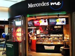 まずは京急線の改札口すぐの場所にある「メルセデス ミー」へ☆
ここは「メルセデス・ベンツ」のカフェです☆