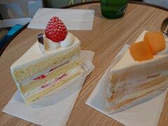 バスで札幌駅まで帰ってちょっと買い物。
今回は小樽にはいかなかったので、大丸のルタオでケーキを買ってホテルで食べた。