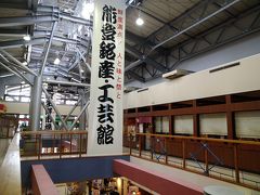 土産物の建屋、
能登食祭市場2階、七尾駅より徒歩10分