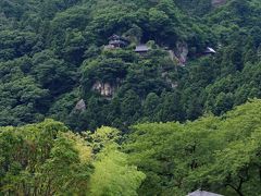 13:50 山寺芭蕉記念館

昨晩、部屋に有った「ことりっぷ」眺めていたら、
「立石寺の眺めが抜群」とあった。

暑いので参拝はしません。

芭蕉を知るには良いところです。
オーディオガイド（無料）は必須ですよ。