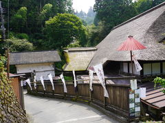 馬場家御師住宅。
茅葺屋根の宿場、カフェ。
東京都指定有形文化財。