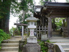 大口真神社。
御岳山山頂の境内には数々の神を祀るお社があります。