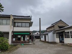 その斜め向かいの吉崎酒造さん。
「吉壽（きちじゅ）」という酒が看板で、この「吉壽」にはサイダー瓶に入った発泡清酒なるものもありました。こちらも買ってみましたが、もともとスッキリしたお酒に炭酸が入っているので、さらにスッキリした感じに仕上がっていました。お酒に弱い方には名水仕立てのサイダーも売ってます