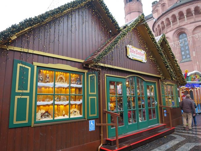 1年中クリスマスの”ケーテ・ヴォルファウルト”の出店もありました。