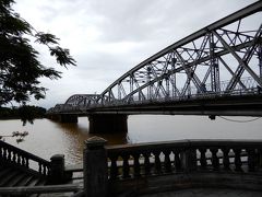 フォン川に架かる歴史あるチャンティエン橋。