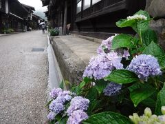 町並みに紫陽花を入れて撮ってみたり。